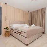 Seafront Serena With Pool And Seaview Vila