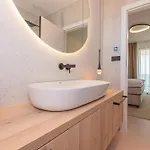 Seafront Serena With Pool And Seaview Vila