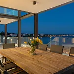 Vila Seafront Serena With Pool And Seaview