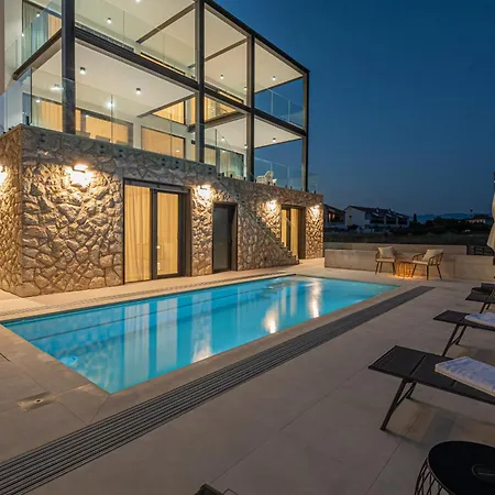 Seafront Serena With Pool And Seaview Villa *