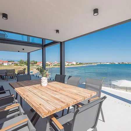 فيلة Seafront Serena With Pool And Seaview