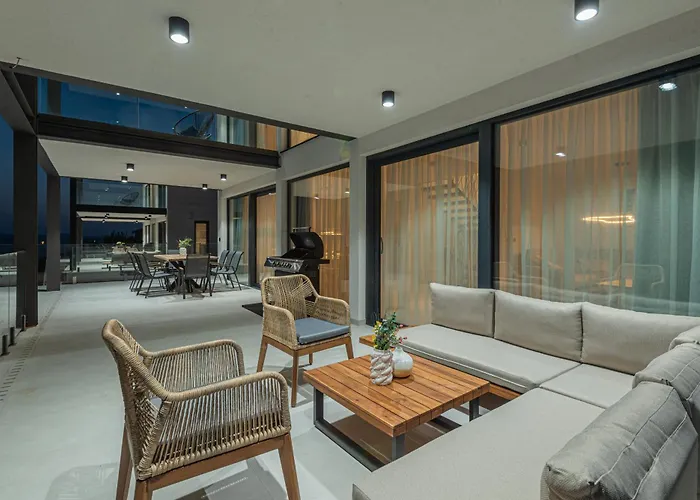 Villa Seafront Serena With Pool And Seaview