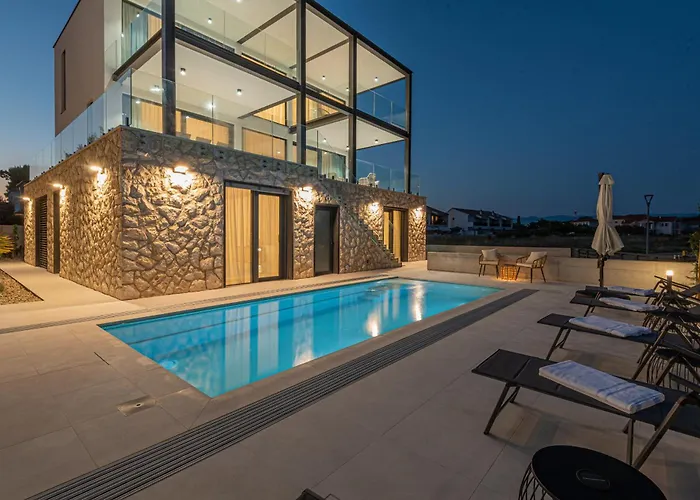 Seafront Serena With Pool And Seaview فيلة *