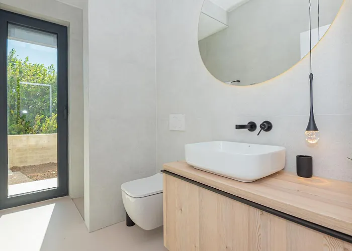 Seafront Serena With Pool And Seaview بريفلاكا