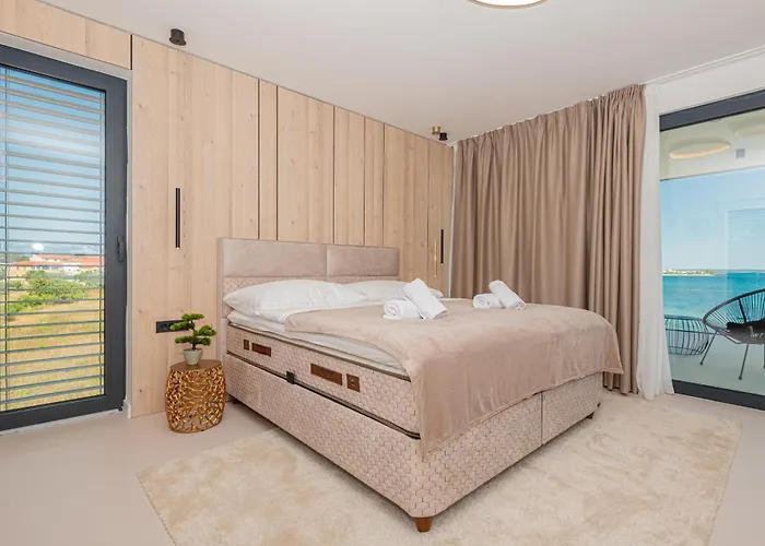 Seafront Serena With Pool And Seaview فيلة