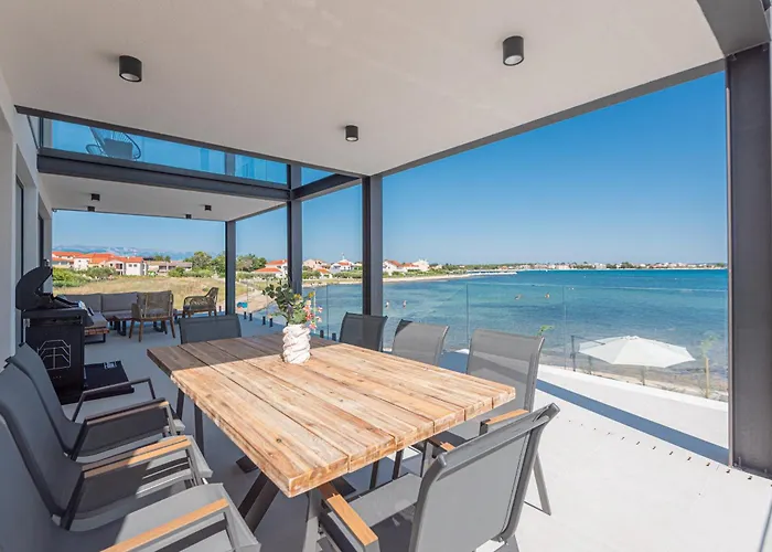 فيلة Seafront Serena With Pool And Seaview