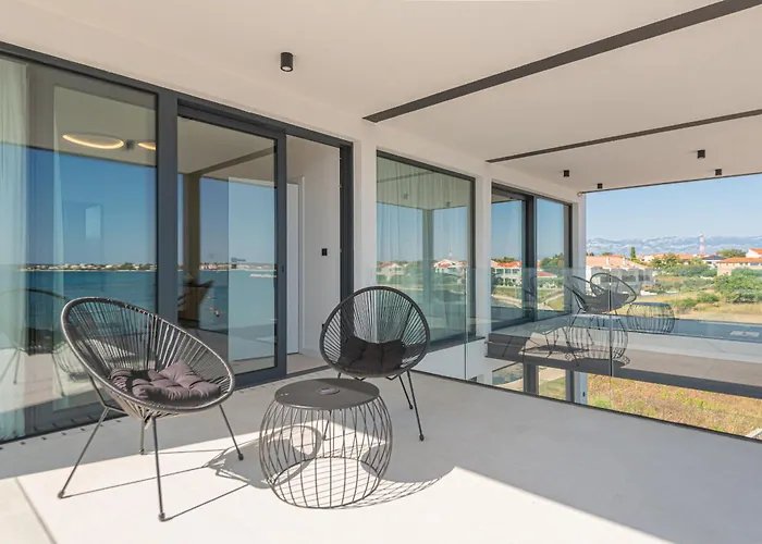 Seafront Serena With Pool And Seaview فيلة *