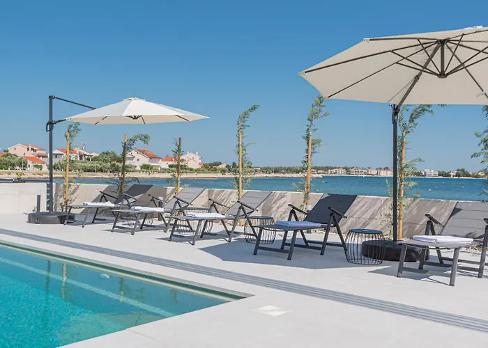 Seafront Serena With Pool And Seaview * Privlaka (Zadar)