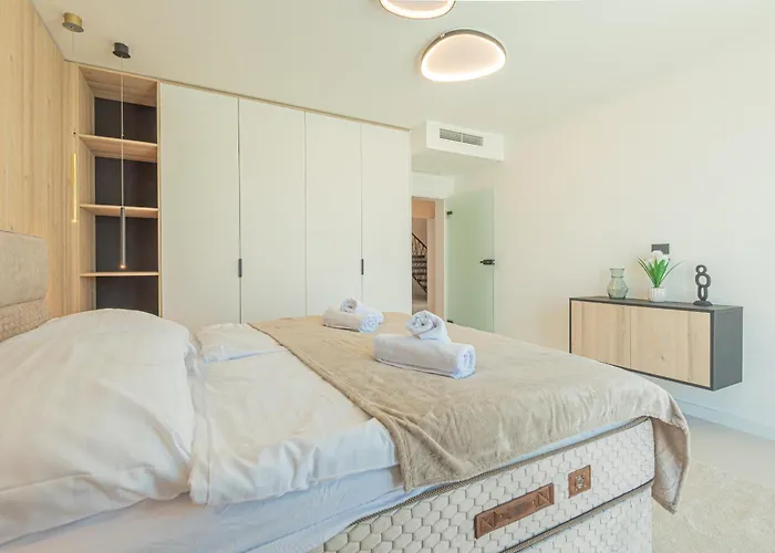 Villa Seafront Serena With Pool And Seaview