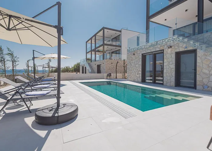 Villa Seafront Serena With Pool And Seaview *