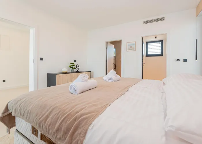 Villa Seafront Serena With Pool And Seaview Privlaka (Zadar)