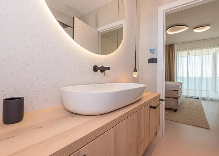 Seafront Serena With Pool And Seaview فيلة