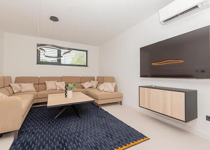 فيلة Seafront Serena With Pool And Seaview *