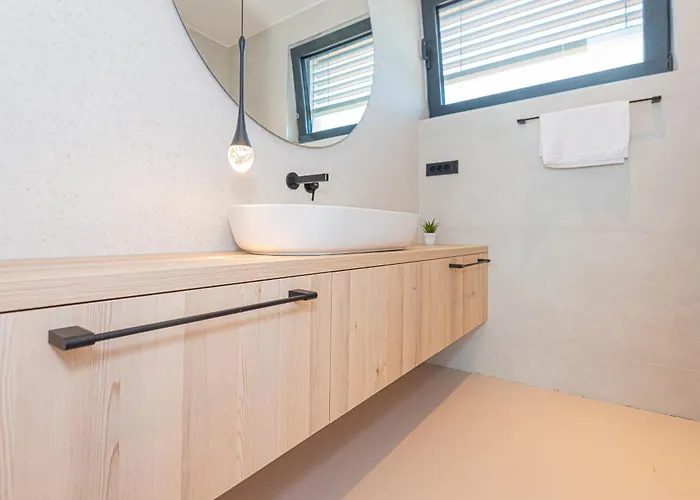 Seafront Serena With Pool And Seaview *