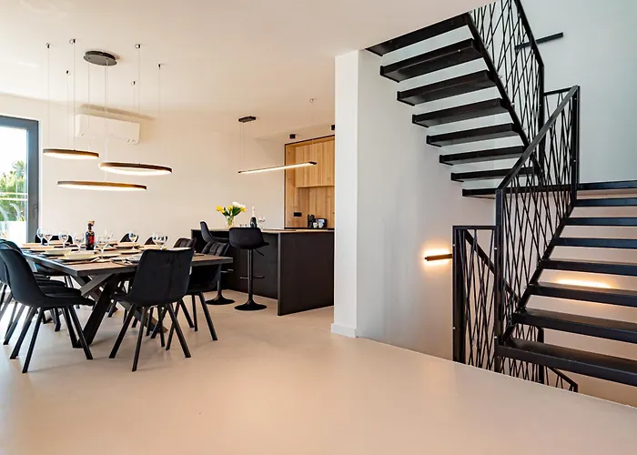 Seafront Serena With Pool And Seaview Villa