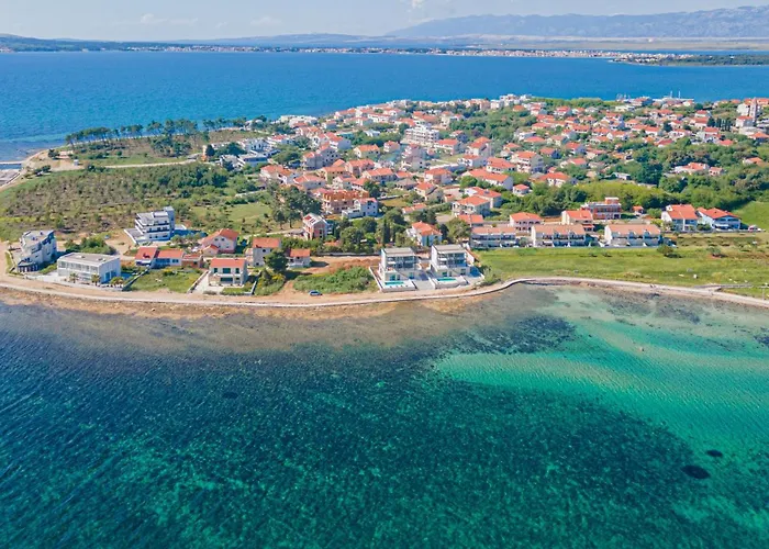 Seafront Serena With Pool And Seaview *