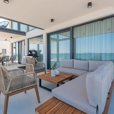 Seafront Serena With Pool And Seaview Villa