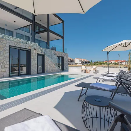 Villa Seafront Serena With Pool And Seaview Privlaka (Zadar)