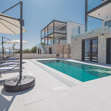 Villa Seafront Serena With Pool And Seaview *