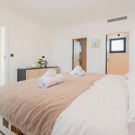 Villa Seafront Serena With Pool And Seaview Privlaka (Zadar)