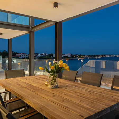 Villa Seafront Serena With Pool And Seaview