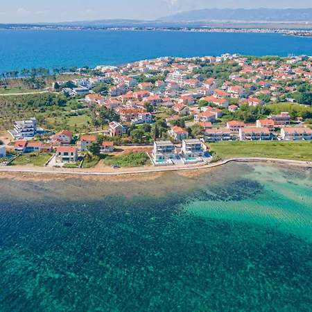 Seafront Serena With Pool And Seaview *